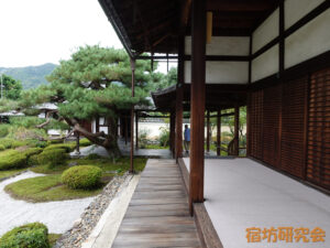 鹿王院の建物