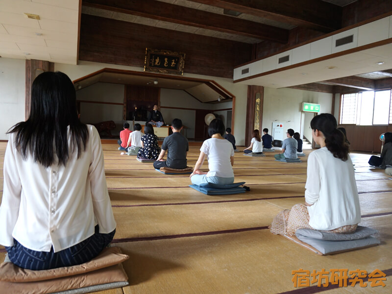 青少年文化研修道場の坐禅