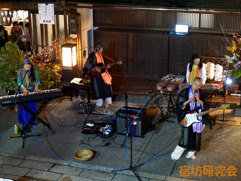 覚林坊のお坊さんバンド演奏