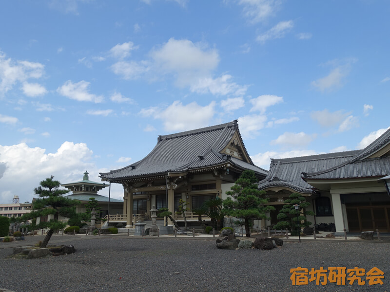 泰岳寺の境内