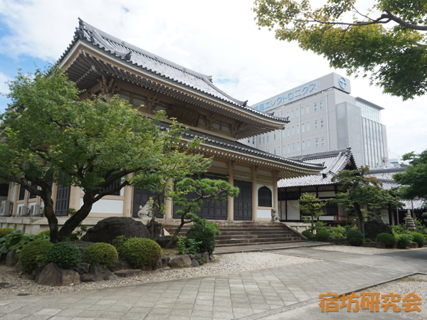 政秀寺の境内
