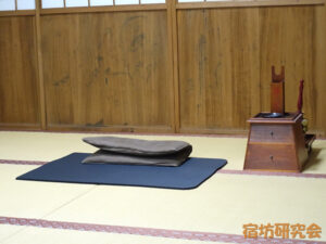 天正寺のヨガマットと座蒲団