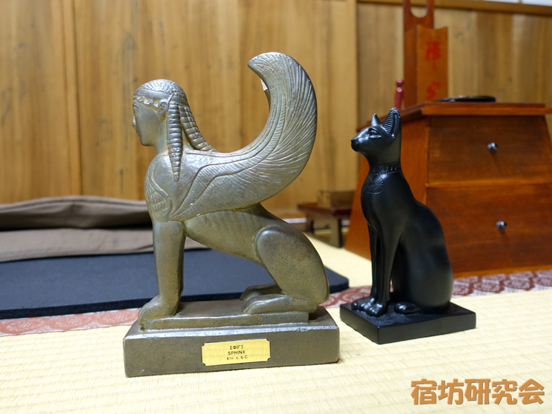 天正寺のスフィンクスと猫