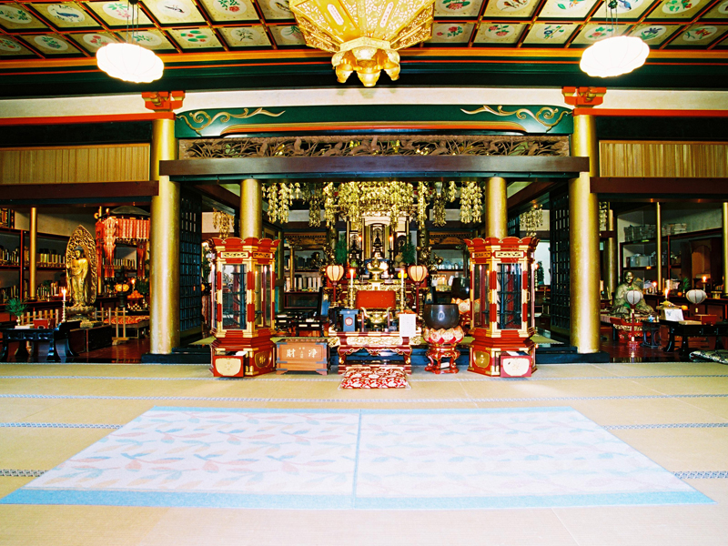 上池院の本堂内陣