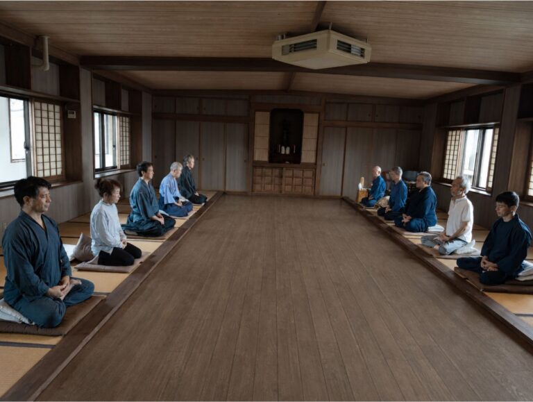 興禅寺禅堂の坐禅会