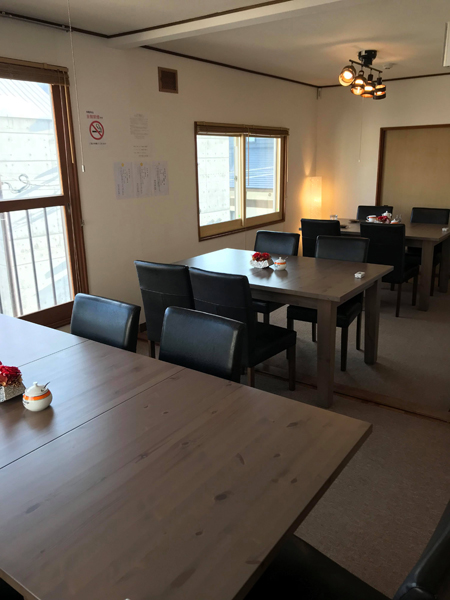 寺カフェはなれの店内