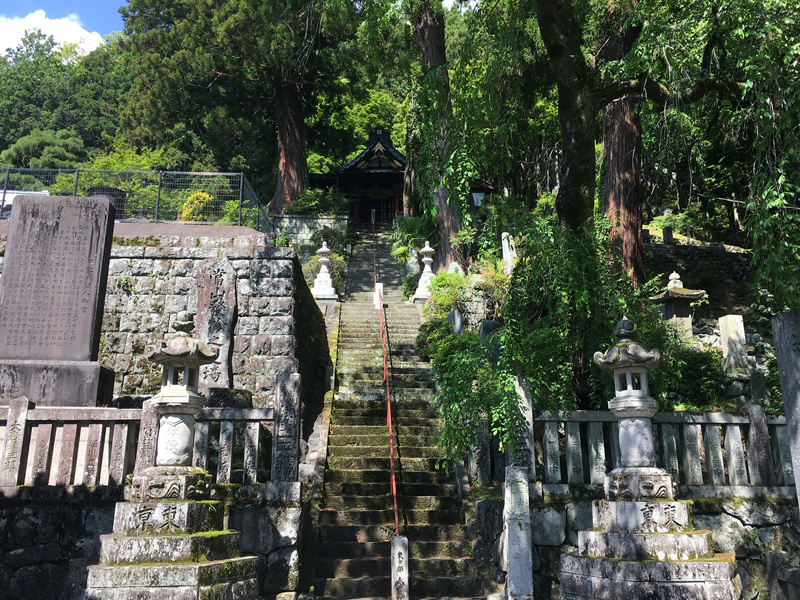 身延山発軫閣へと続く石段