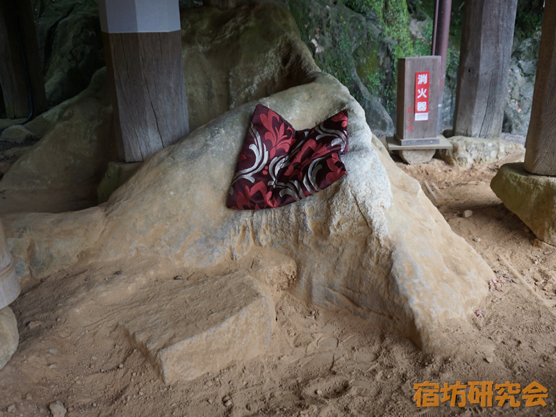 石山寺の腰掛石