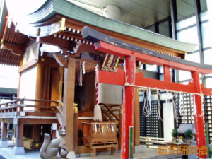 世継稲荷のお社