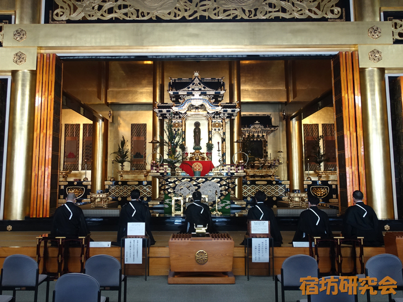 南御堂(山門一体型ホテル)のお朝勤