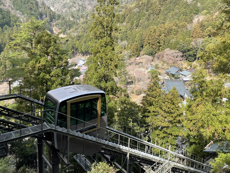 身延山久遠寺の斜行エレベーター
